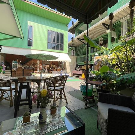Green Teak House Бангкок Екстер'єр фото