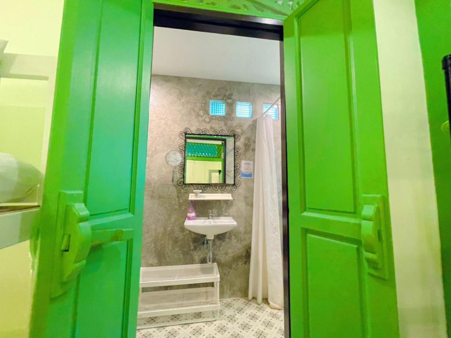 Green Teak House Бангкок Екстер'єр фото