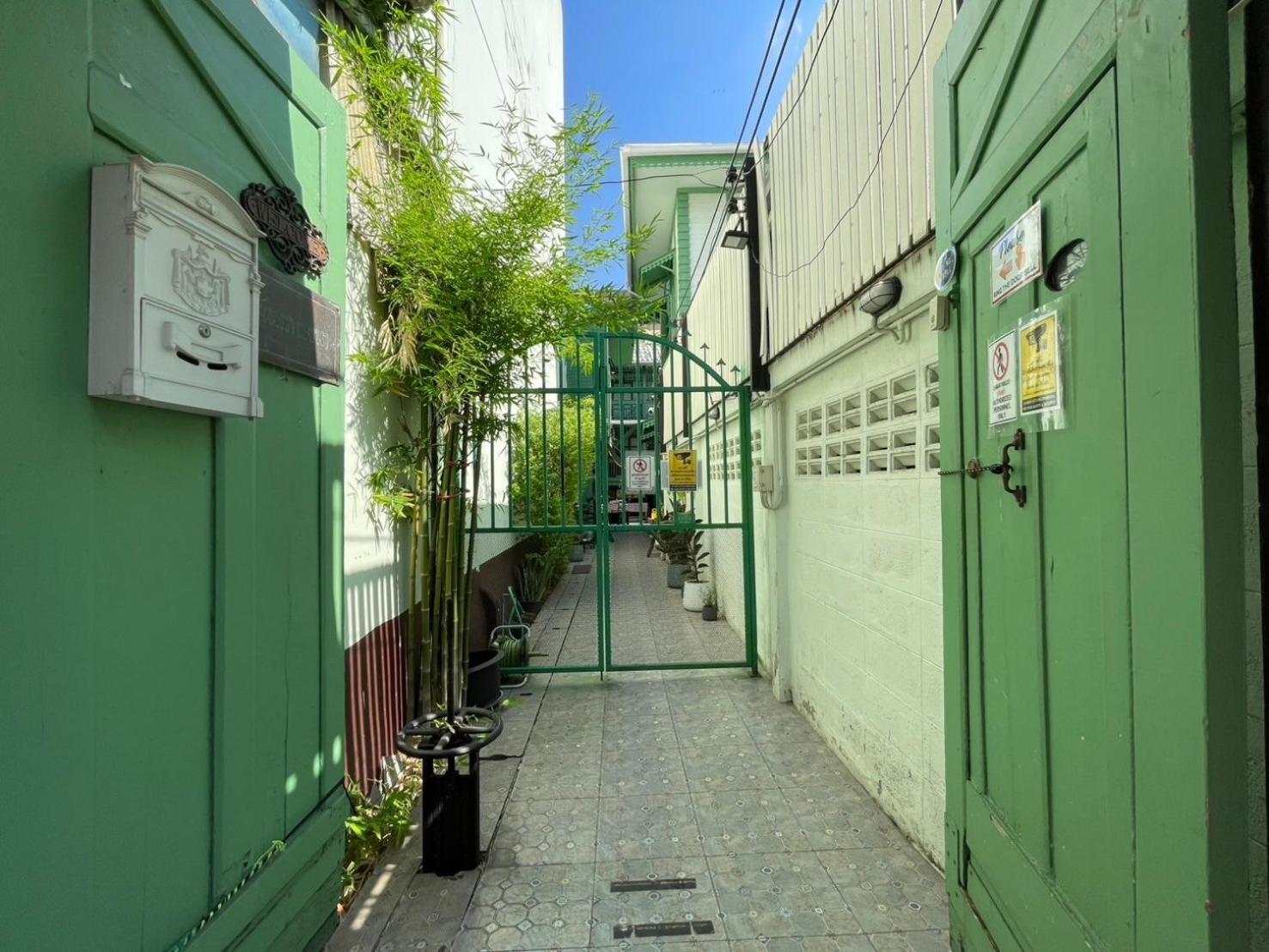 Green Teak House Бангкок Екстер'єр фото