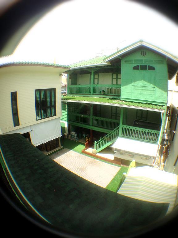 Green Teak House Бангкок Екстер'єр фото